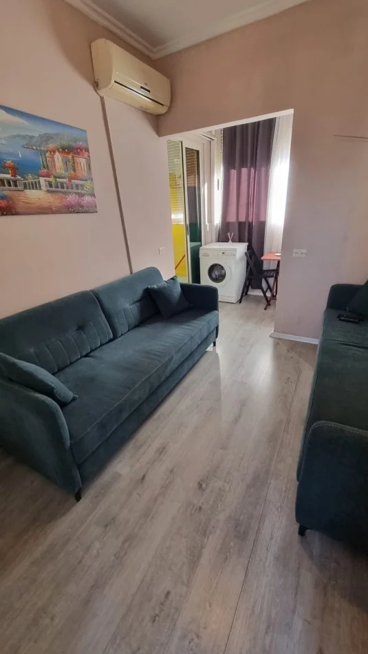Jepet me Qera Garsoniere ,Rruga e Durresit,   370 €URO