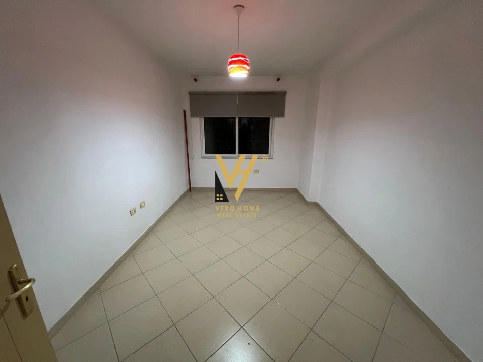 Tirane, jepet me qera apartament 2+1+Ballkon Kati 2, 85 m² 350 € (ASTIR)