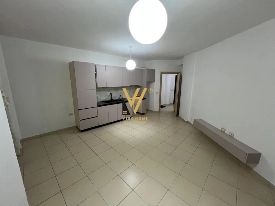 Tirane, jepet me qera apartament 2+1+Ballkon Kati 2, 85 m² 350 € (ASTIR)