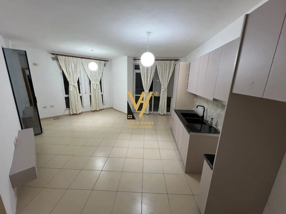 Tirane, jepet me qera apartament 2+1+Ballkon Kati 2, 85 m² 350 € (ASTIR)