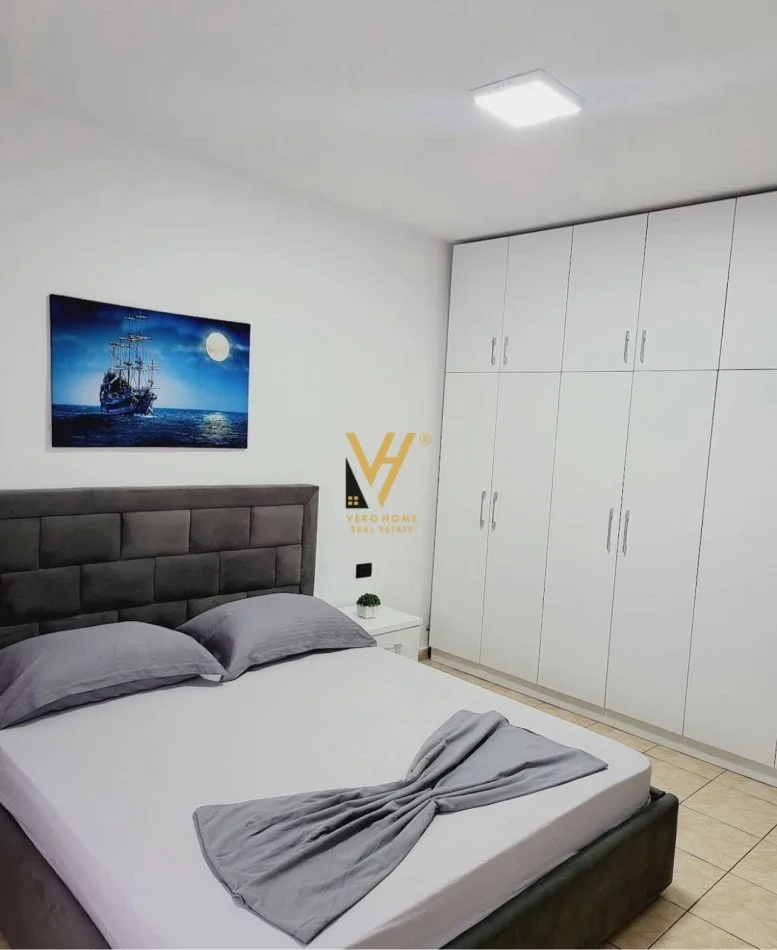 Tirane, jepet me qera apartament 1+1+Ballkon Kati 2, 60 m² 650 € (PAZARI I RI)