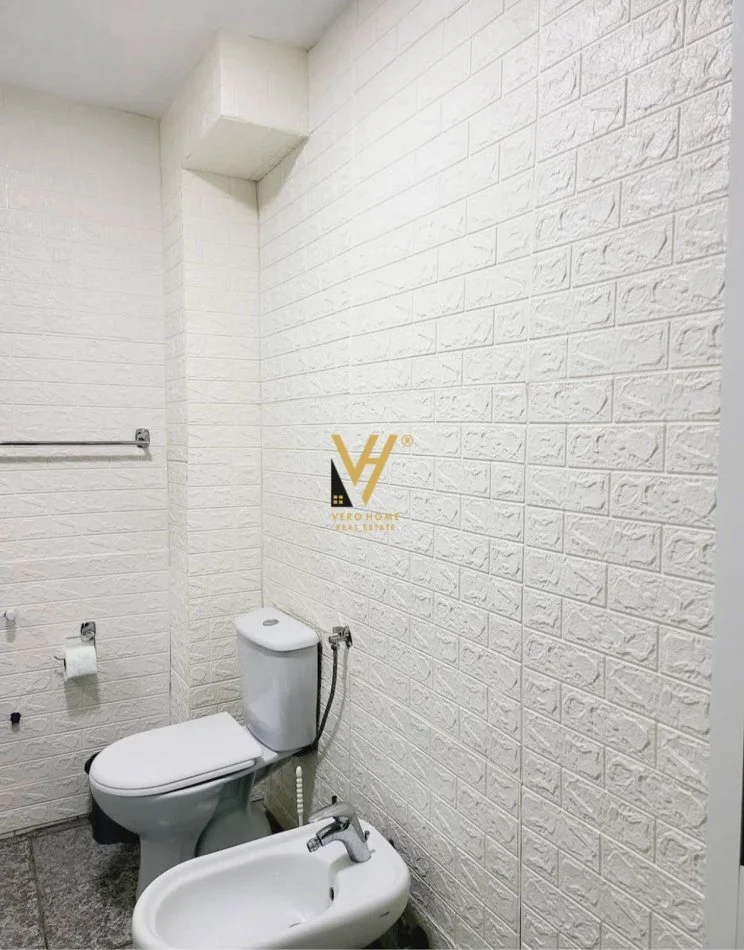 Tirane, jepet me qera apartament 1+1+Ballkon Kati 2, 60 m² 650 € (PAZARI I RI)