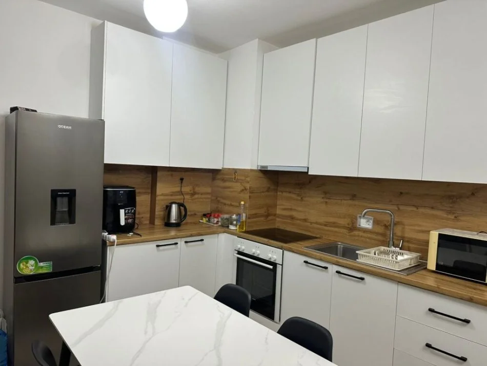 Tirane, jepet me qera apartament 2+1+Aneks+Ballkon Kati 7, 84 m² 400 € (Kompleksi Univers City)