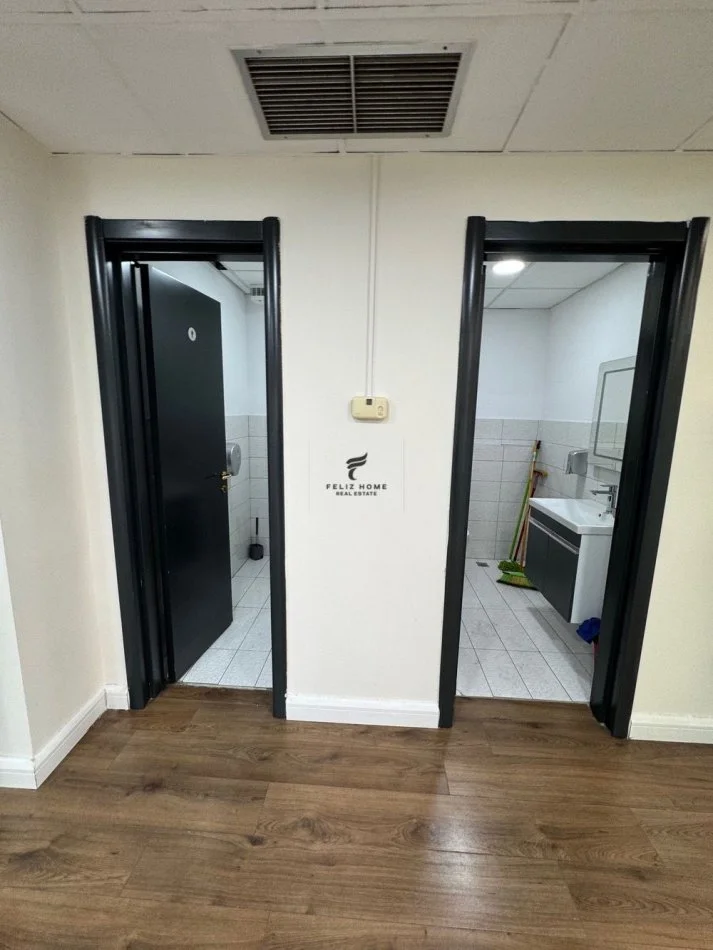 Tirane, jepet me qera zyre Kati 7, 100 m² 1.500 € (BLLOKU)