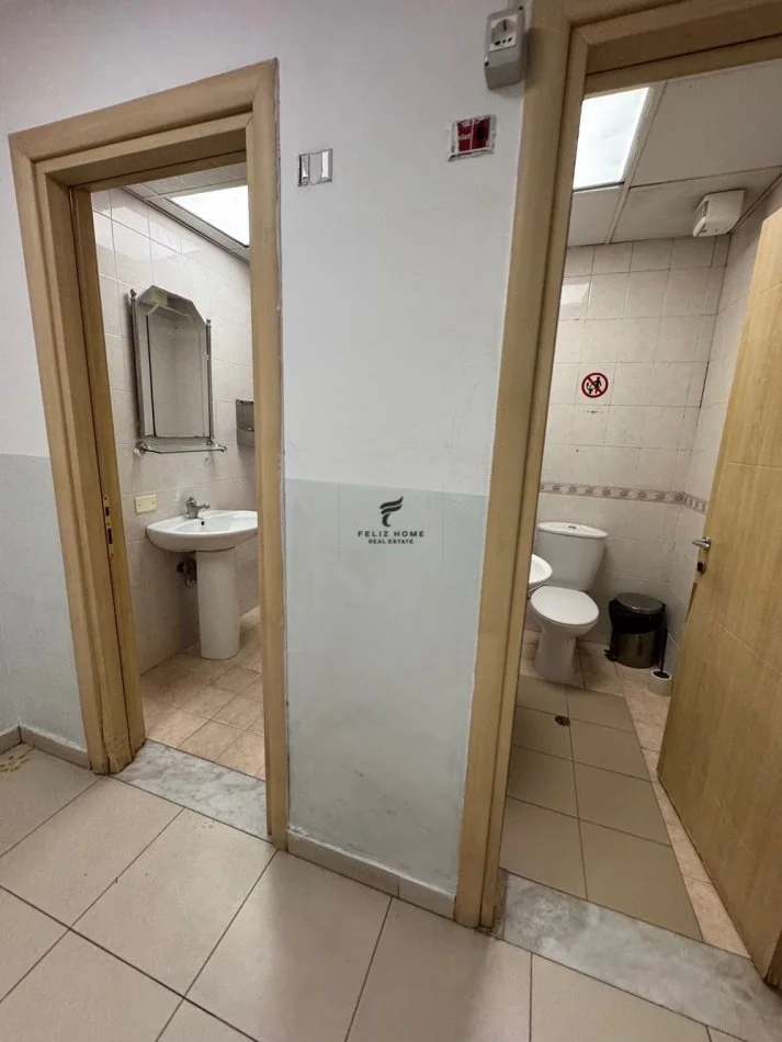 Tirane, jepet me qera zyre Kati 4, 200 m² 3.000 € (BLLOKU)