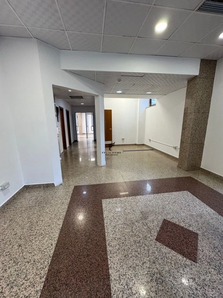 Tirane, jepet me qera zyre Kati 1, 220 m² 3.300 € (BLLOKU)