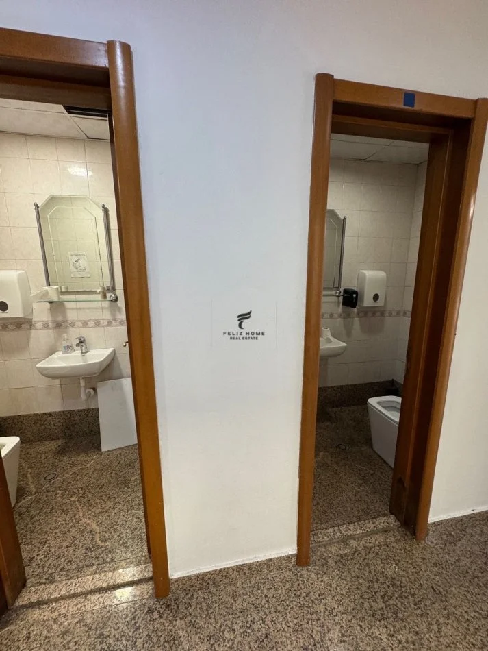 Tirane, jepet me qera zyre Kati 1, 220 m² 3.300 € (BLLOKU)