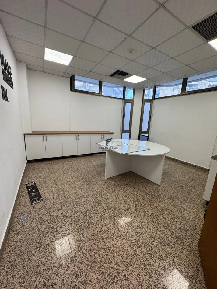 Tirane, jepet me qera zyre , 340 m² 5.100 € (BLLOKU)