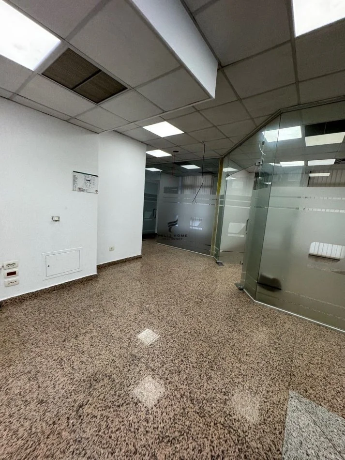 Tirane, jepet me qera zyre , 340 m² 5.100 € (BLLOKU)