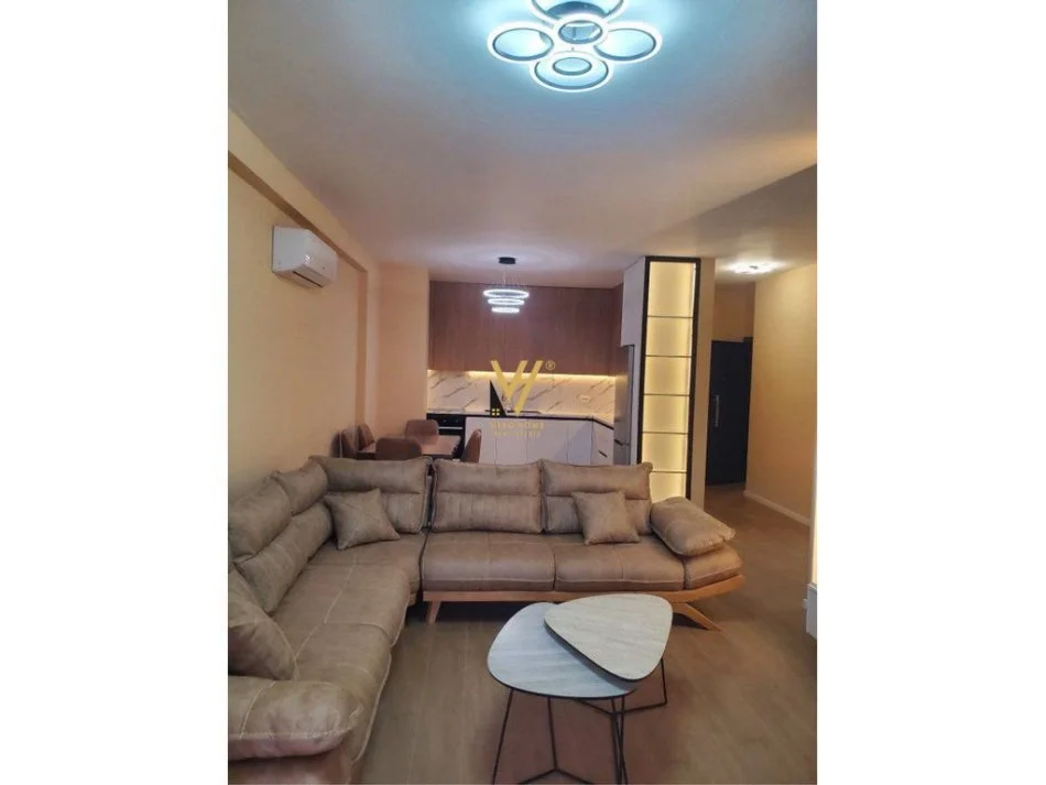Tirane, jepet me qera apartament 2+1+Ballkon Kati 1, 170 m² 1.300 € (LIQENI I THATE)