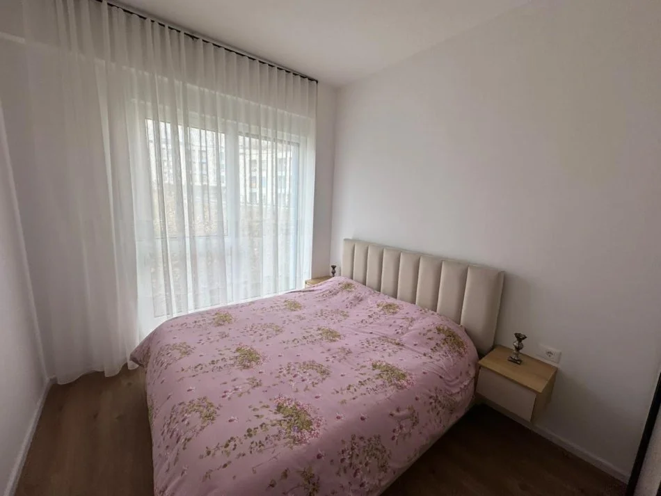 Tirane, jepet me qera apartament 1+1 Kati 1,