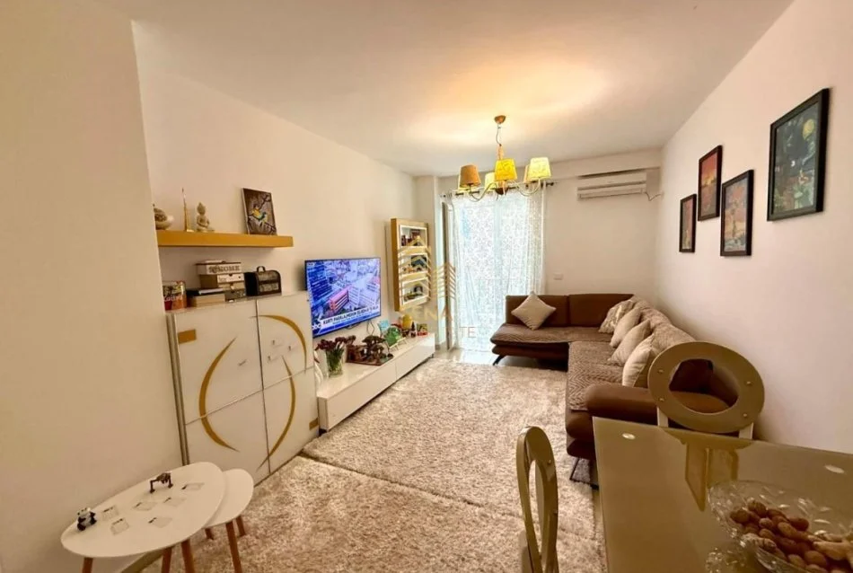 Tirane, shitet apartament 2+1+Ballkon Kati 4, 93 m² 212.000 € (Qyteti Studenti, Kompleksi Ana)