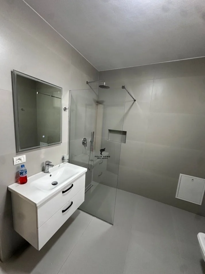 Tirane, jepet me qera apartament 2+1 Kati 2, 104 m² 400 € (SHKOZE)