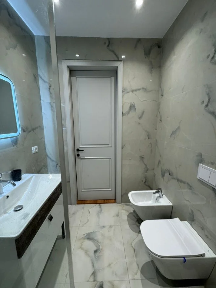 Tirane, jap me qera apartament 1+1+Aneks+Ballkon Kati 7, 73 m² 950 € 