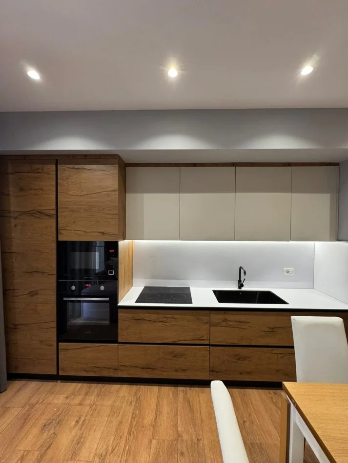 Tirane, jap me qera apartament 1+1+Aneks+Ballkon Kati 7, 72 m² 950 € 