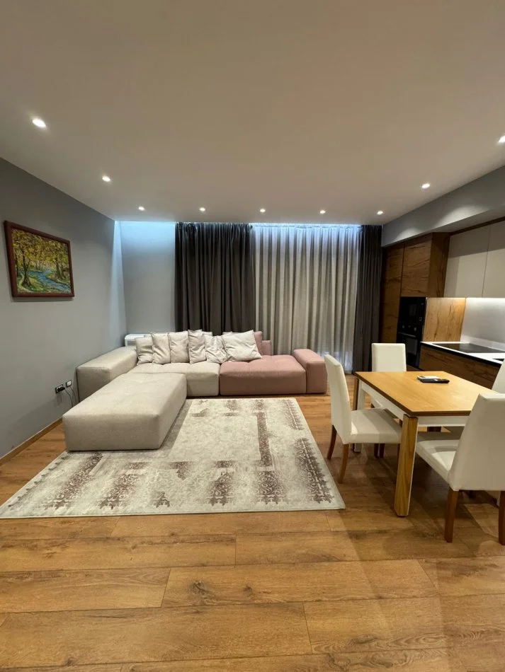 Tirane, jap me qera apartament 1+1+Aneks+Ballkon Kati 7, 73 m² 950 € 