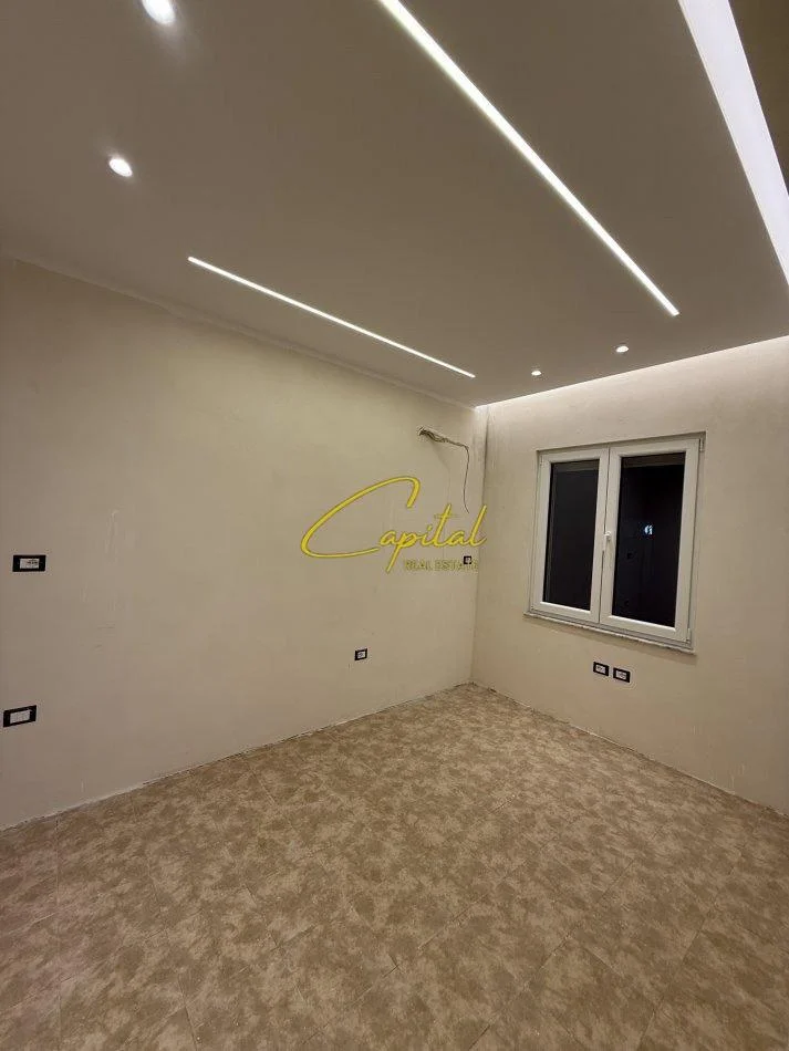 Tirane, jepet me qera Vile 4+1 Kati 2, 200 m² 2.000 € (21 DHJETORI)