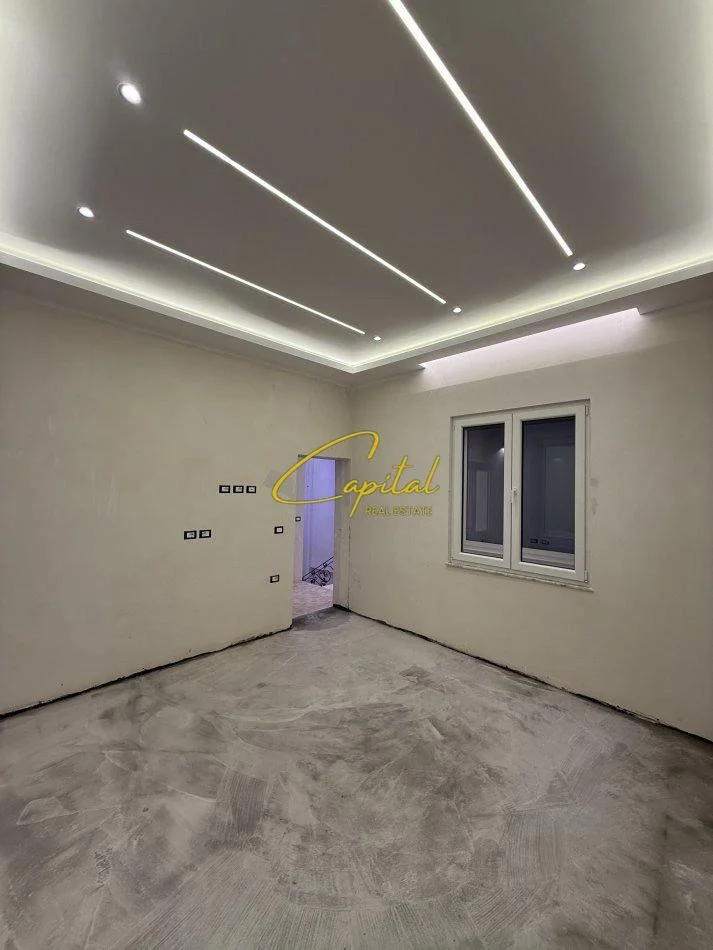 Tirane, jepet me qera Vile 4+1 Kati 2, 200 m² 2.000 € (21 DHJETORI)