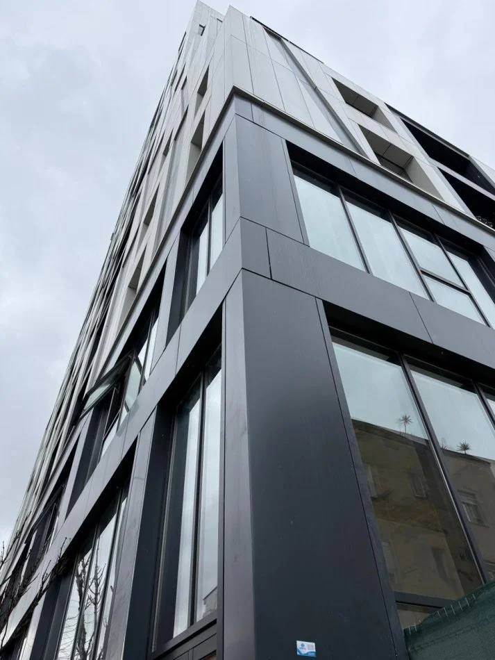 Tirane, jepet me qera zyre , 100 m² 1.000 € (Qender)