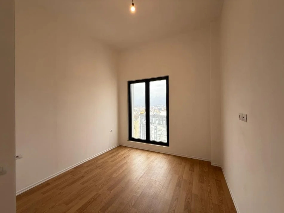 Tirane, shitet apartament 3+1 Kati 13, 132 m² 420.000 € (Qender)