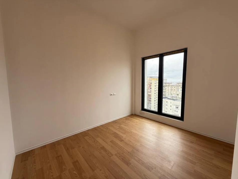 Tirane, shitet apartament 3+1 Kati 13, 132 m² 420.000 € (Qender)