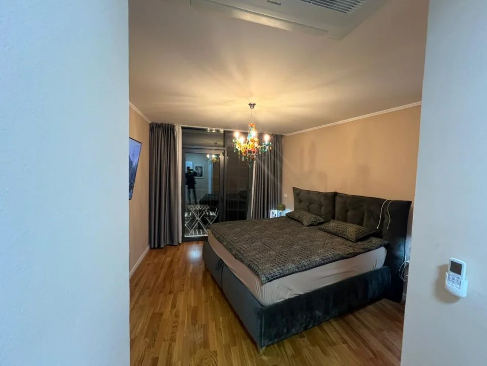 Tirane, jepet me qera apartament 2+1 Kati 9, 2.000 € (Rruga Kristo Luarasi / Diga e Liqenit)