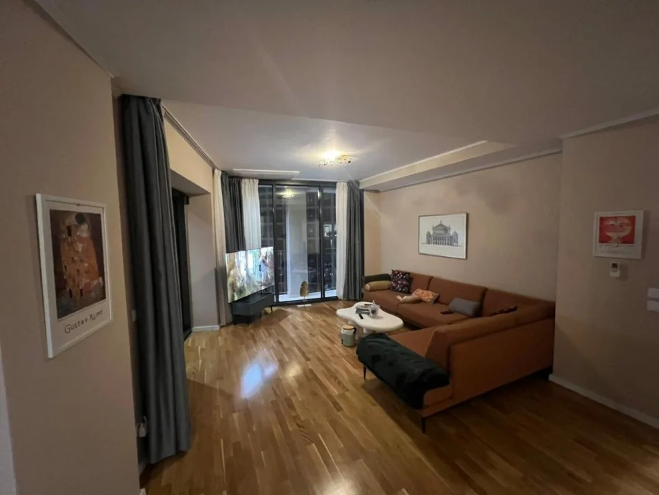Tirane, jepet me qera apartament 2+1 Kati 9, 2.000 € (Rruga Kristo Luarasi / Diga e Liqenit)