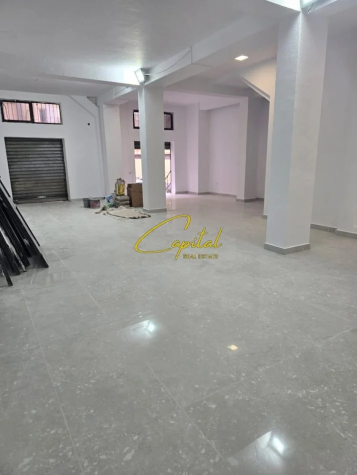 Tirane, jepet me qera dyqan Kati 0, 120 m² 750 € (21 DHJETORI)