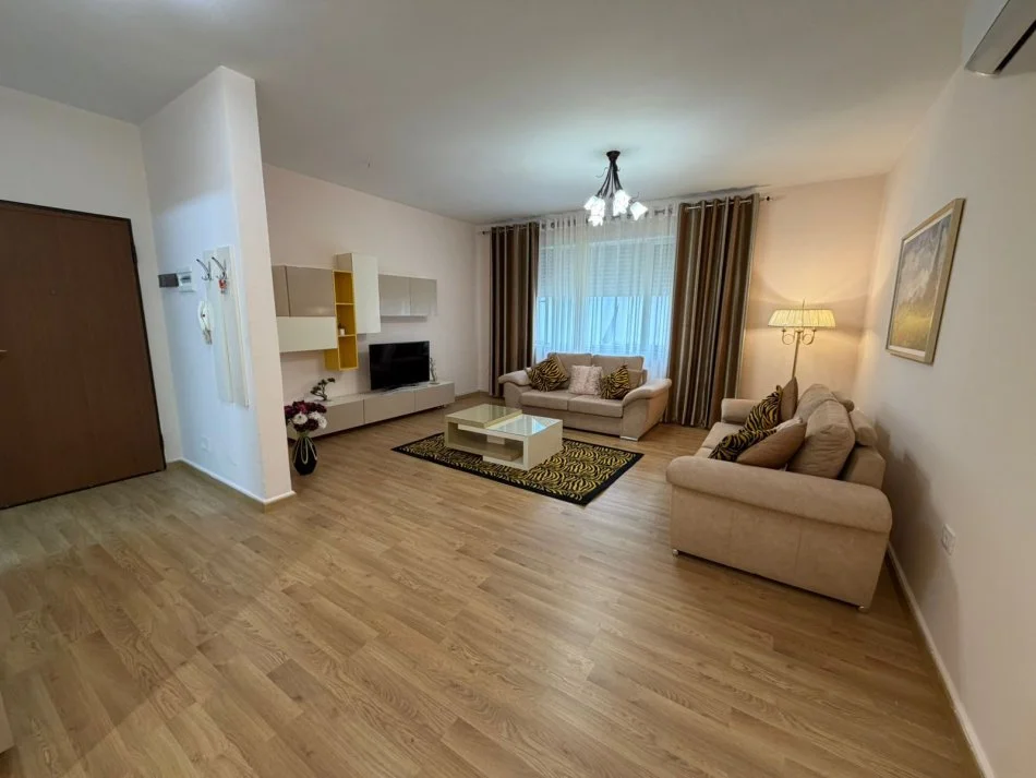 Tirane, jepet me qera apartament 2+1 Kati 2, 122 m² 700 € (Rruga Eduard Mano/Liqeni i Thate)