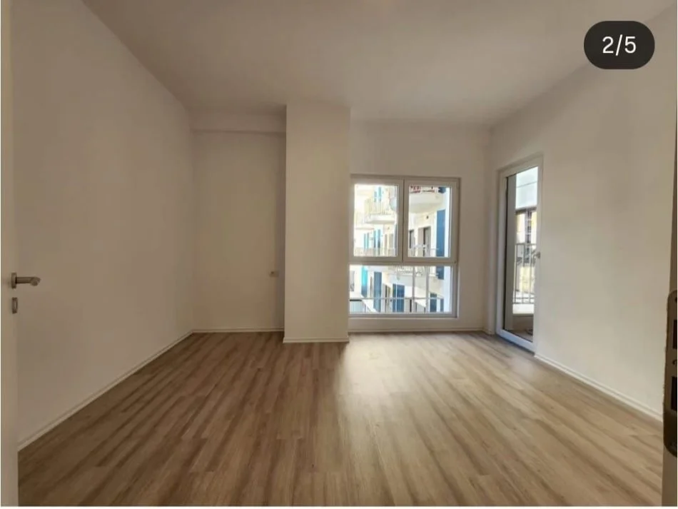 Tirane, jepet me qera zyre Kati 2, 100 m² 1.000 € (ZOGU I ZI)