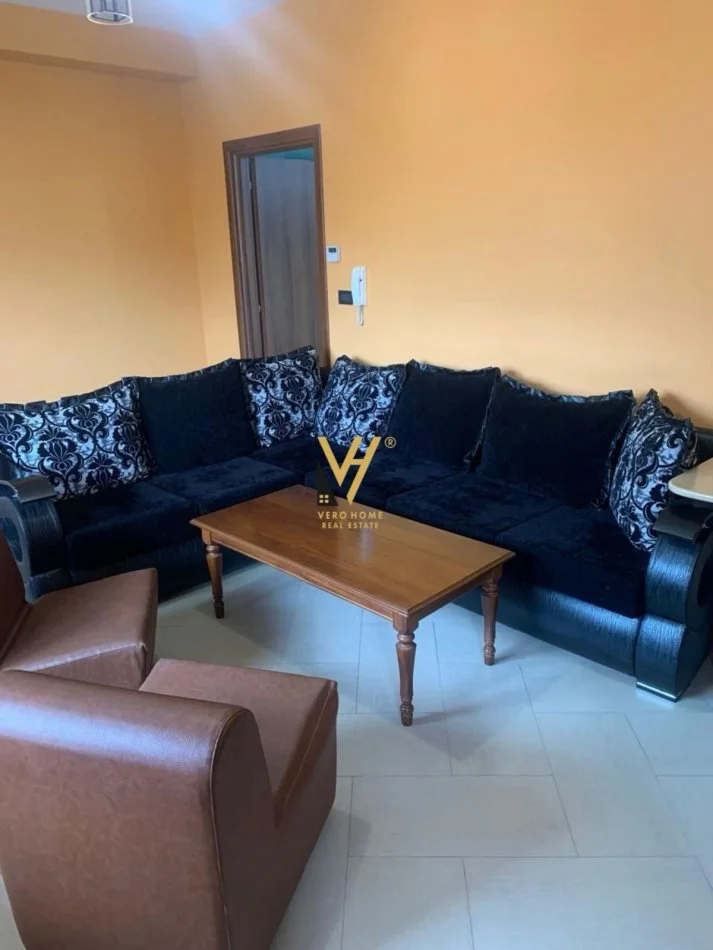 Tirane, jepet me qera apartament 3+1+Ballkon Kati 3, 120 m² 520 € (STACIONI I TRENIT)