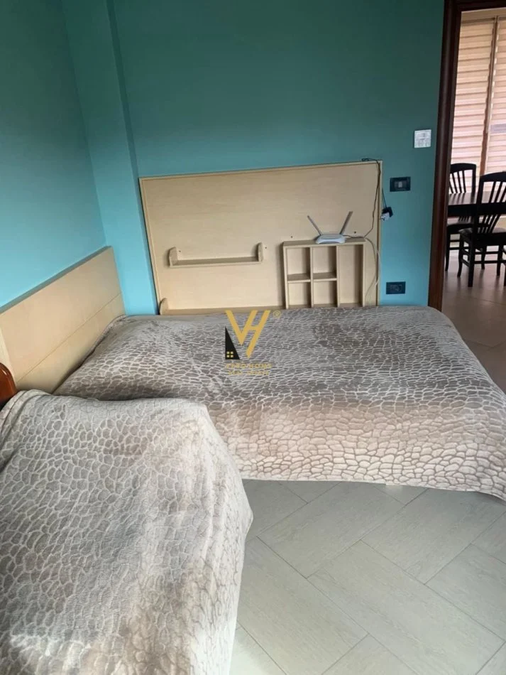 Tirane, jepet me qera apartament 3+1+Ballkon Kati 3, 120 m² 520 € (STACIONI I TRENIT)