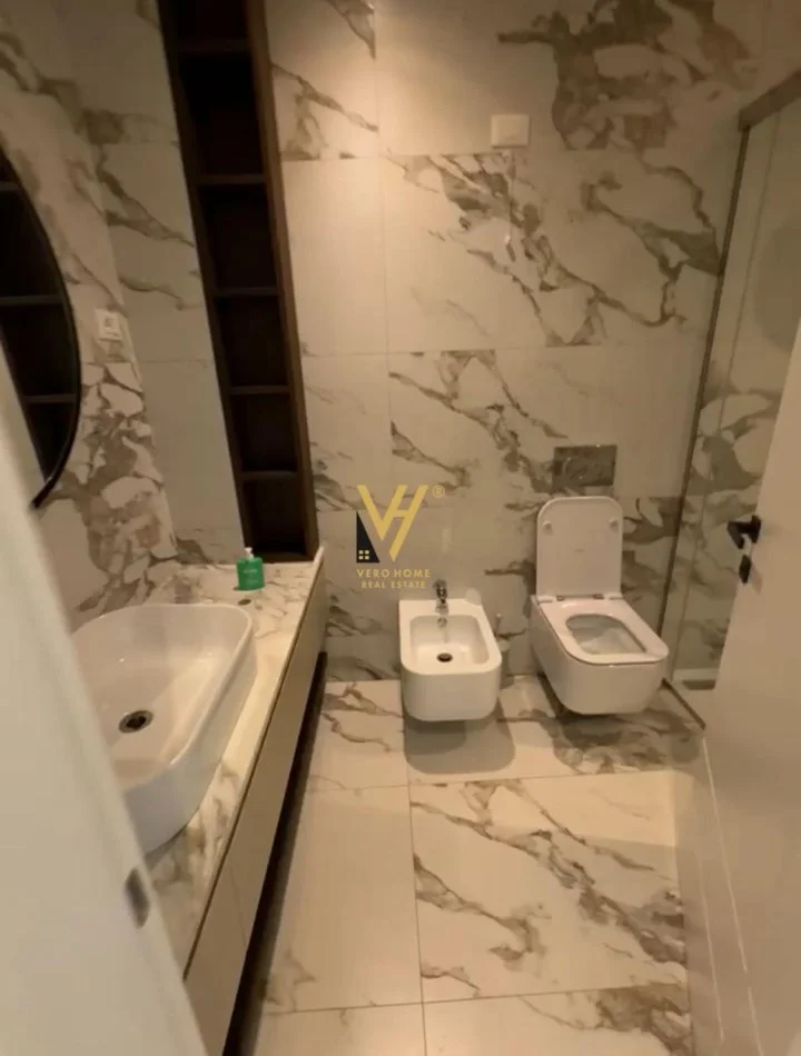 Tirane, shitet apartament 2+1+Ballkon Kati 6, 116 m² 650.000 € (LIQENI ARTIFICIAL)