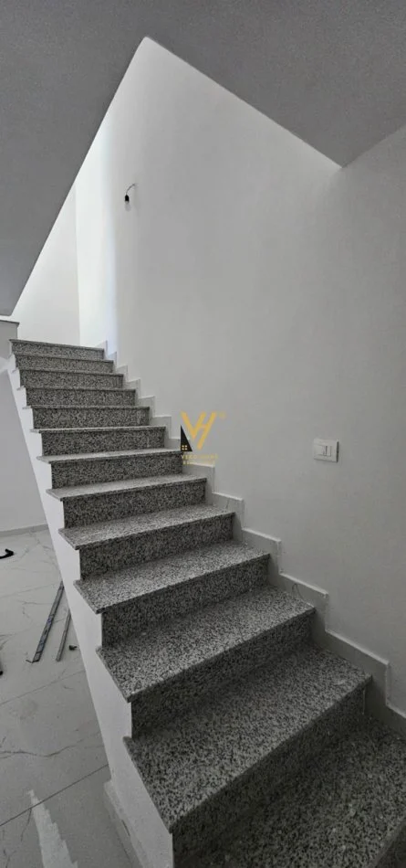 Tirane, shitet apartament duplex 2+1+BALLKON Kati 0, 158 m² 150.860 € (GOLEM)