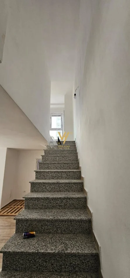 Tirane, shitet apartament duplex 2+1+Ballkon Kati 0, 133 m² 126.400 € (GOLEM)