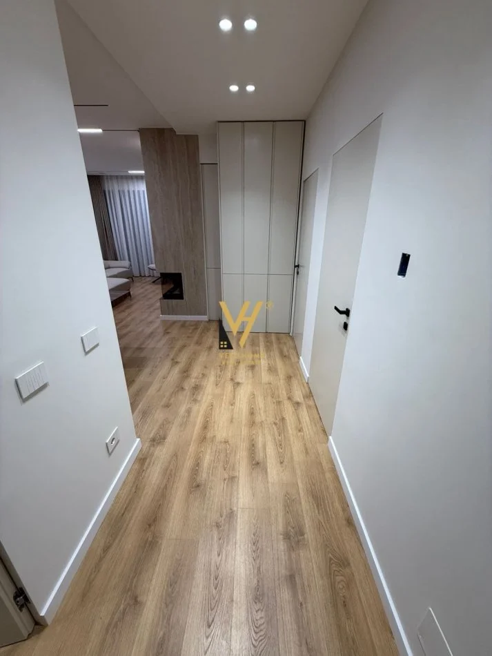 Tirane, jepet me qera apartament 2+1+Ballkon Kati 1, 195 m² 2.100 € (GREEN VALLEY, LIQENI I THATE)