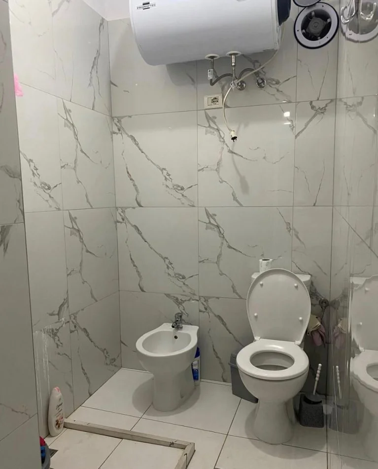 Tirane, jepet me qera apartament 1+1+Ballkon Kati 1, 67 m² 500 € (RRUGA E DIBRES)