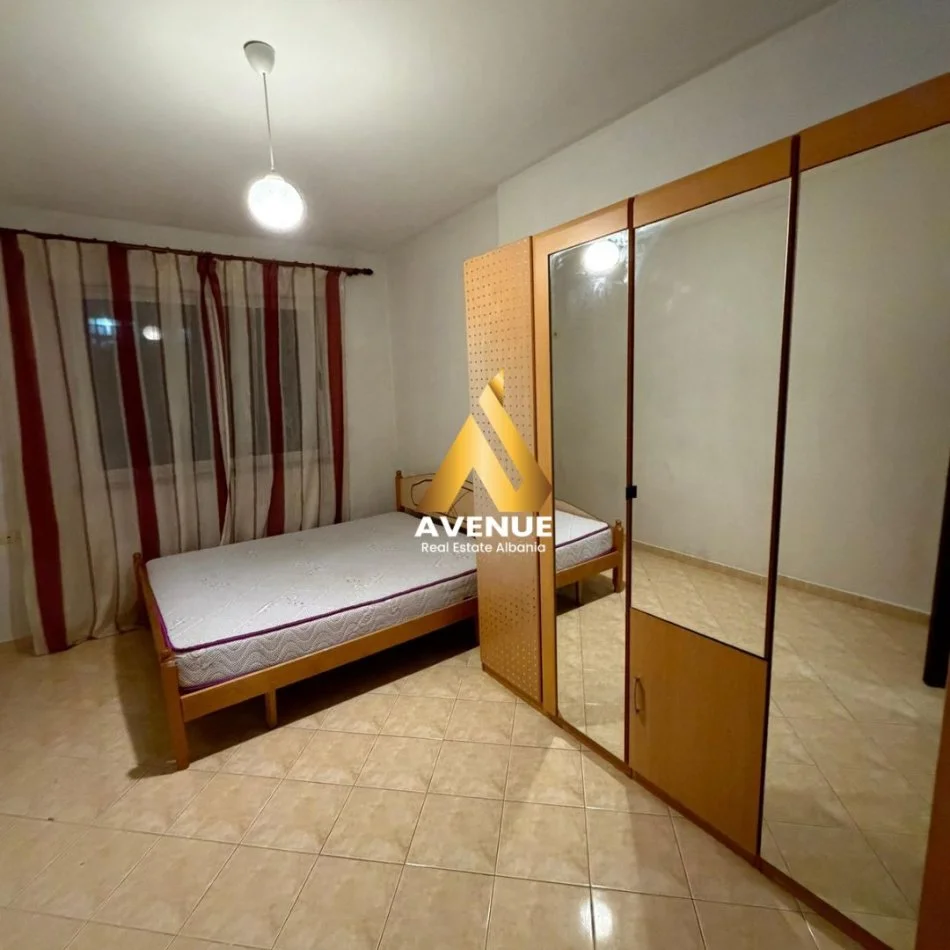 Tirane, jepet me qera 1+1 Kati 5, 61 m² 400 € Yzberisht