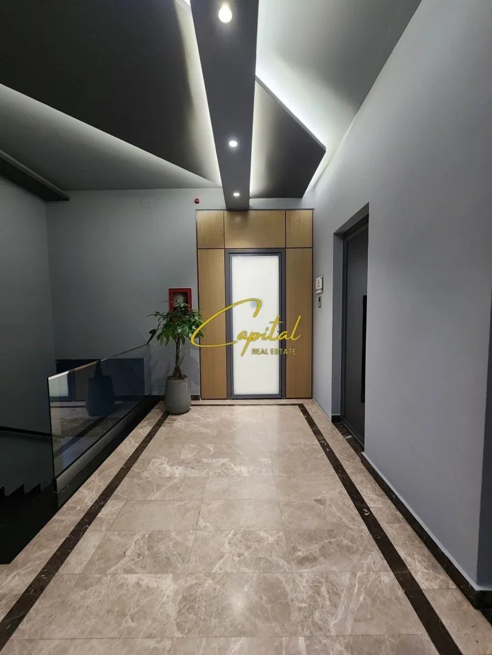 Tirane, jepet me qera zyre Kati 2, 36 m² 470 € (MYSLYM SHYRI)