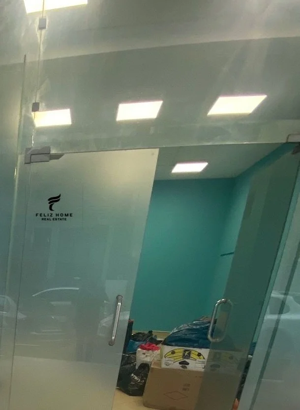 Tirane, jepet me qera dyqan Kati 0, 64 m² 700 € (PALLATI ME SHIGJETA)