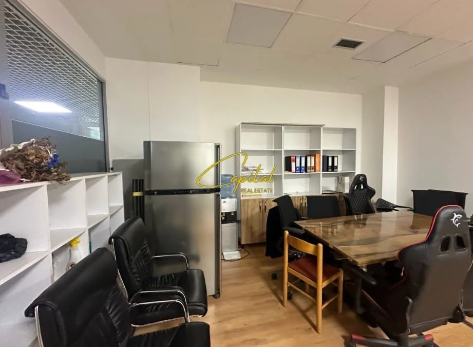 Tirane, jepet me qera zyre Kati 2, 54 m² 600 € (21 DHJETORI)