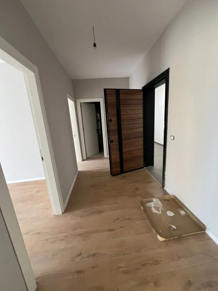 Tirane, jepet me qera zyre Kati 1, 100 m² 500 € (BULEVARDI I RI)