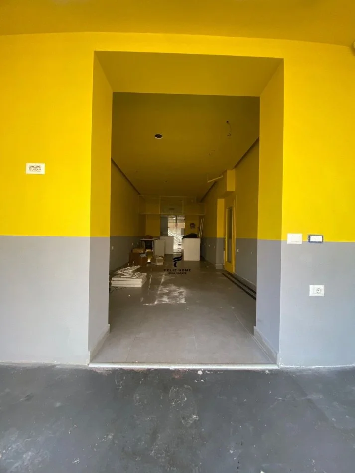 Tirane, jepet me qera dyqan Kati 0, 80 m² 2.000 € (21 DHJETORI)