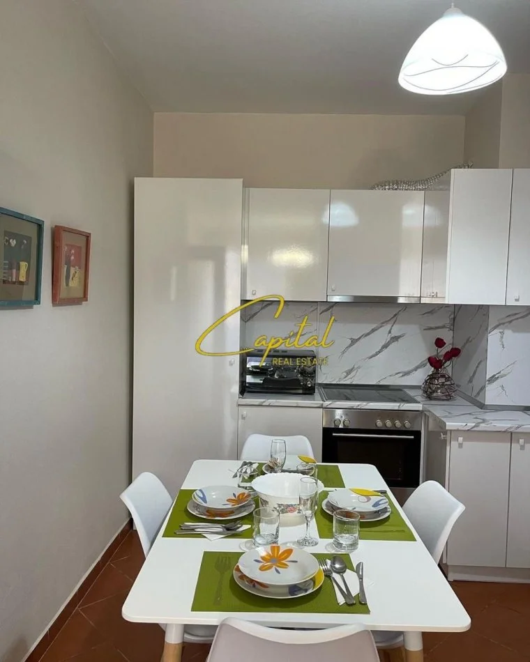 Tirane, jepet me qera apartament 2+1 Kati 8, 85 m² 800 € (ISH BLLOKU)
