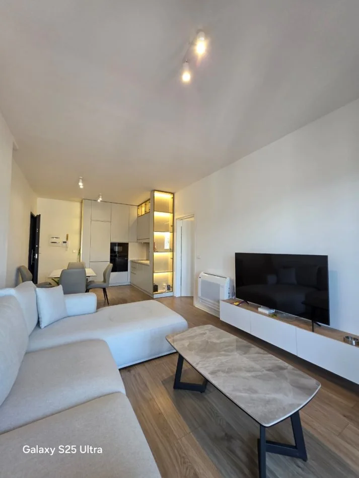 Tirane, jepet me qera apartament 1+1 , 850 € (Garden Building Residence)