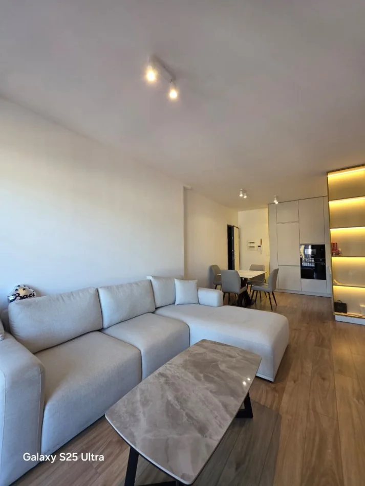 Tirane, jepet me qera apartament 1+1 , 850 € (Garden Building Residence)