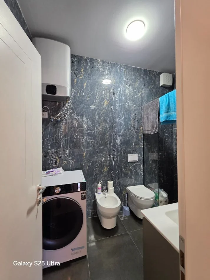 Tirane, jepet me qera apartament 1+1 , 850 € (Garden Building Residence)