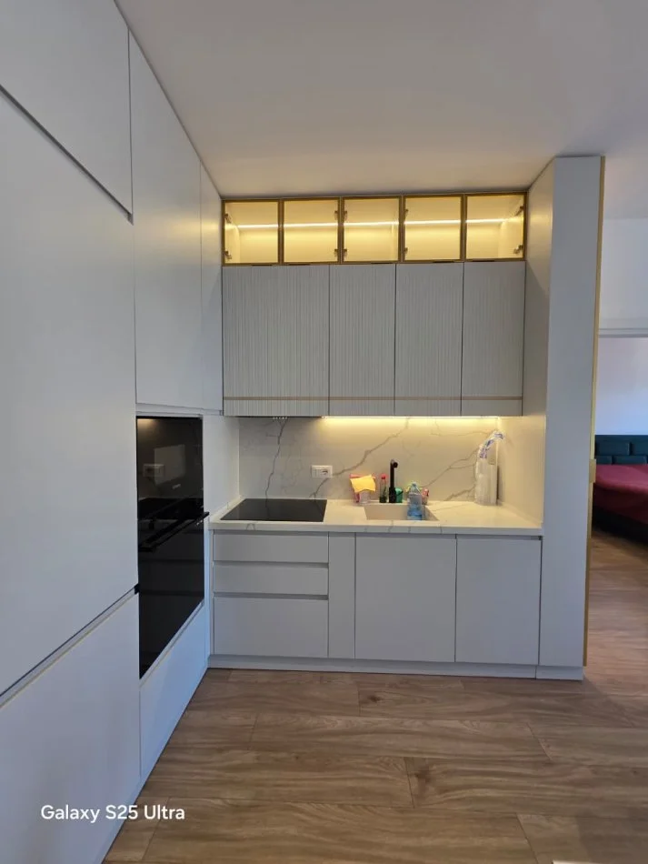 Tirane, jepet me qera apartament 1+1 , 850 € (Garden Building Residence)