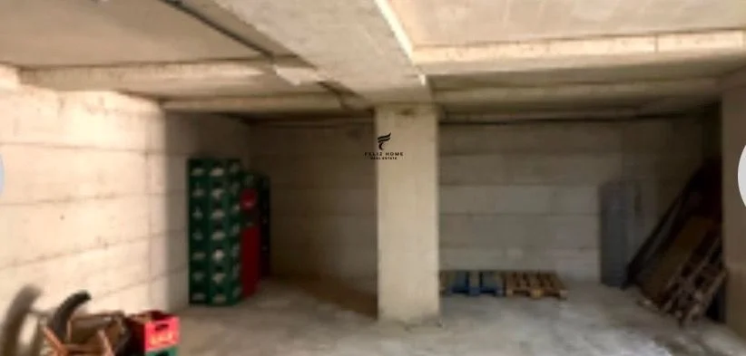 Tirane, jepet me qera magazine Kati 0, 200 m² 500 € (KOMBINAT)