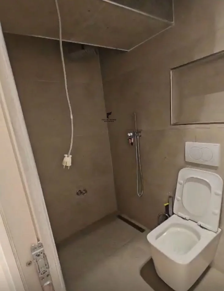 Tirane, jepet me qera zyre Kati 1, 50 m² 500 € (RRUGA BARDHYL)